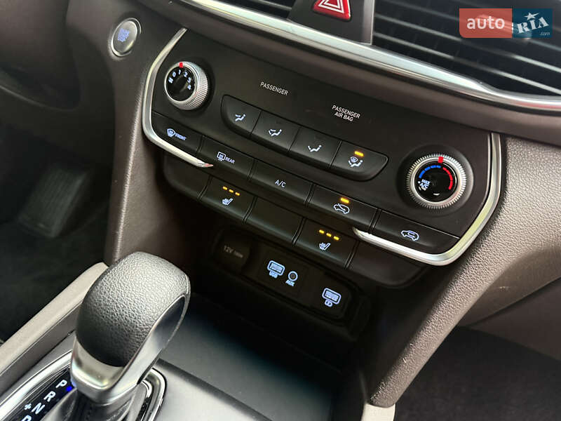 Внедорожник / Кроссовер Hyundai Santa FE 2019 в Одессе