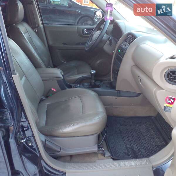 Внедорожник / Кроссовер Hyundai Santa FE 2004 в Ровно