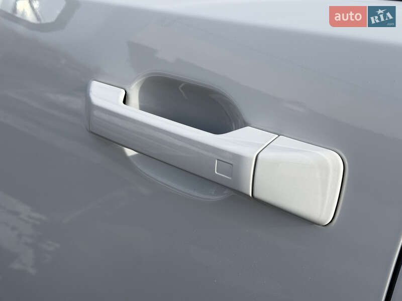 Внедорожник / Кроссовер Hyundai Santa FE 2024 в Киеве