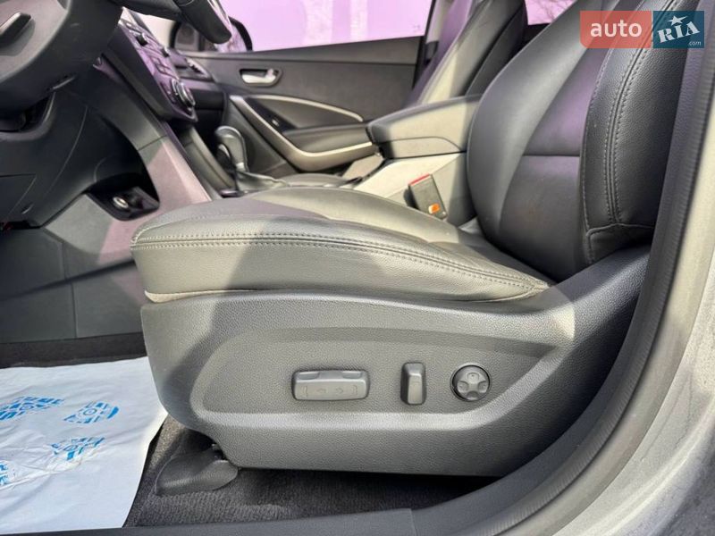 Внедорожник / Кроссовер Hyundai Santa FE 2015 в Киеве