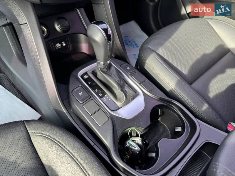 Внедорожник / Кроссовер Hyundai Santa FE 2015 в Киеве