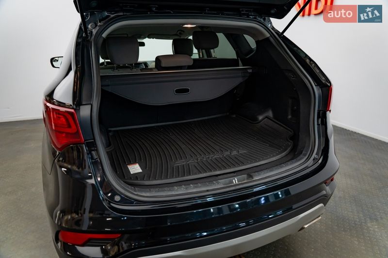 Внедорожник / Кроссовер Hyundai Santa FE 2017 в Киеве