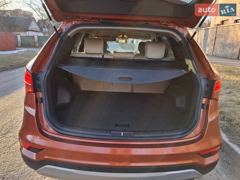 Внедорожник / Кроссовер Hyundai Santa FE 2016 в Киеве