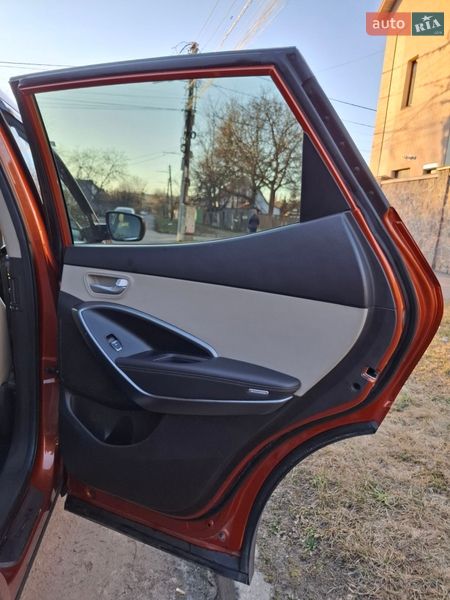 Внедорожник / Кроссовер Hyundai Santa FE 2016 в Киеве