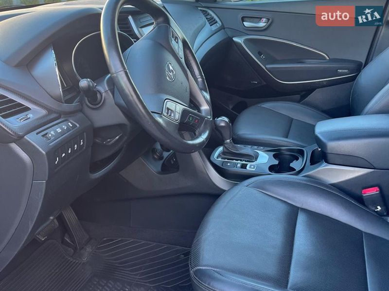 Внедорожник / Кроссовер Hyundai Santa FE 2016 в Луцке