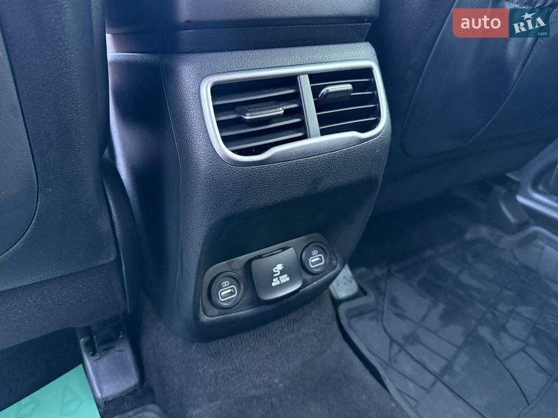 Внедорожник / Кроссовер Hyundai Santa FE 2021 в Киеве