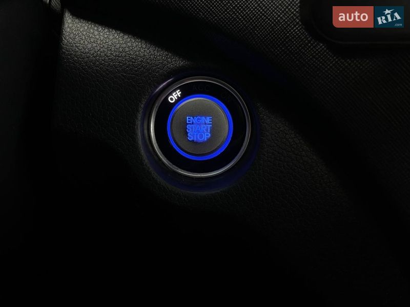 Внедорожник / Кроссовер Hyundai Santa FE 2016 в Киеве