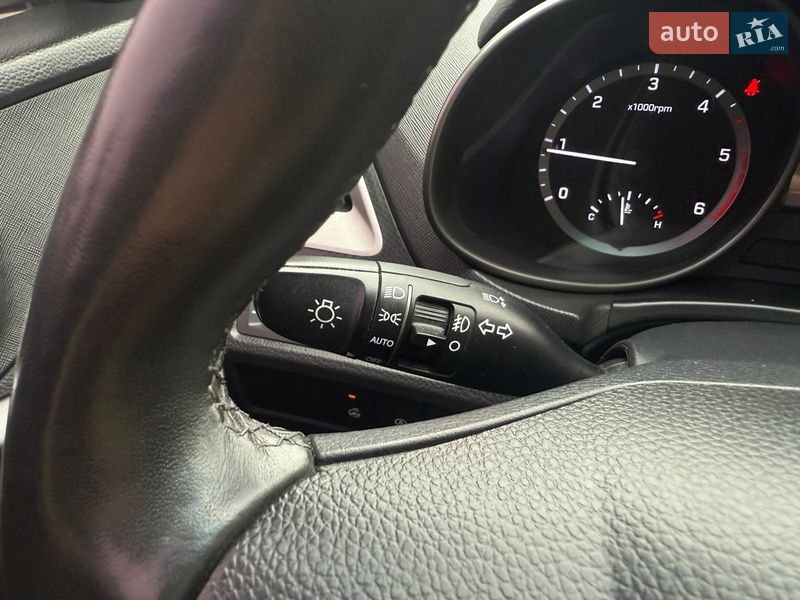 Внедорожник / Кроссовер Hyundai Santa FE 2016 в Житомире