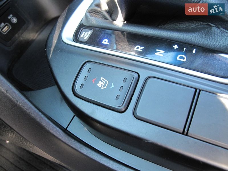 Внедорожник / Кроссовер Hyundai Santa FE 2016 в Киеве