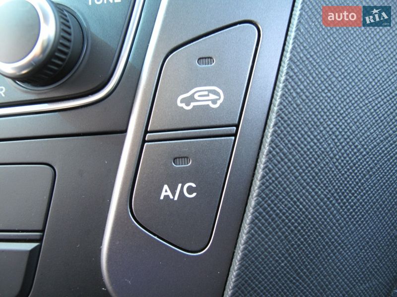 Внедорожник / Кроссовер Hyundai Santa FE 2016 в Киеве