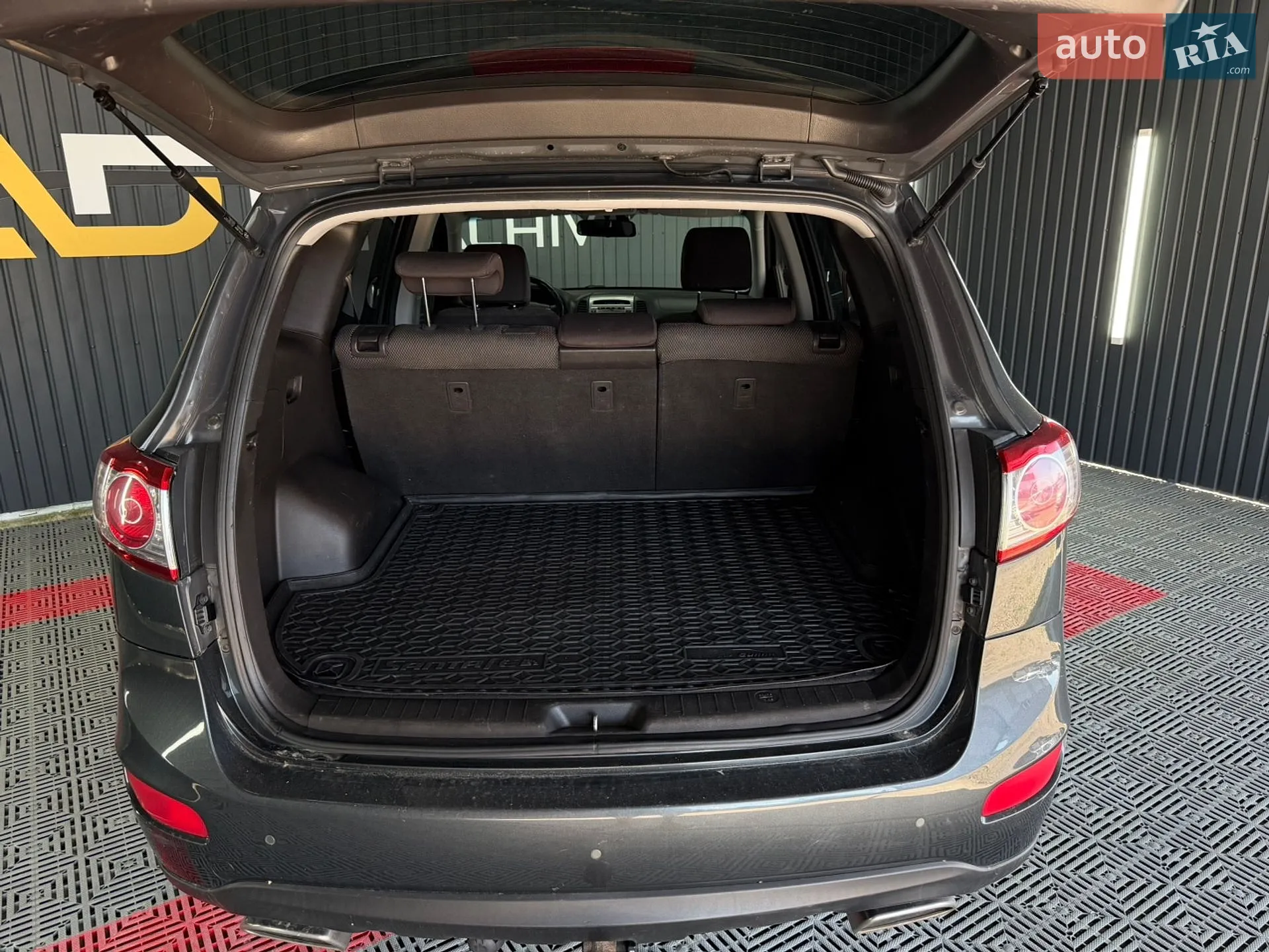 2011 Hyundai Santa Fe - мініатюра 16