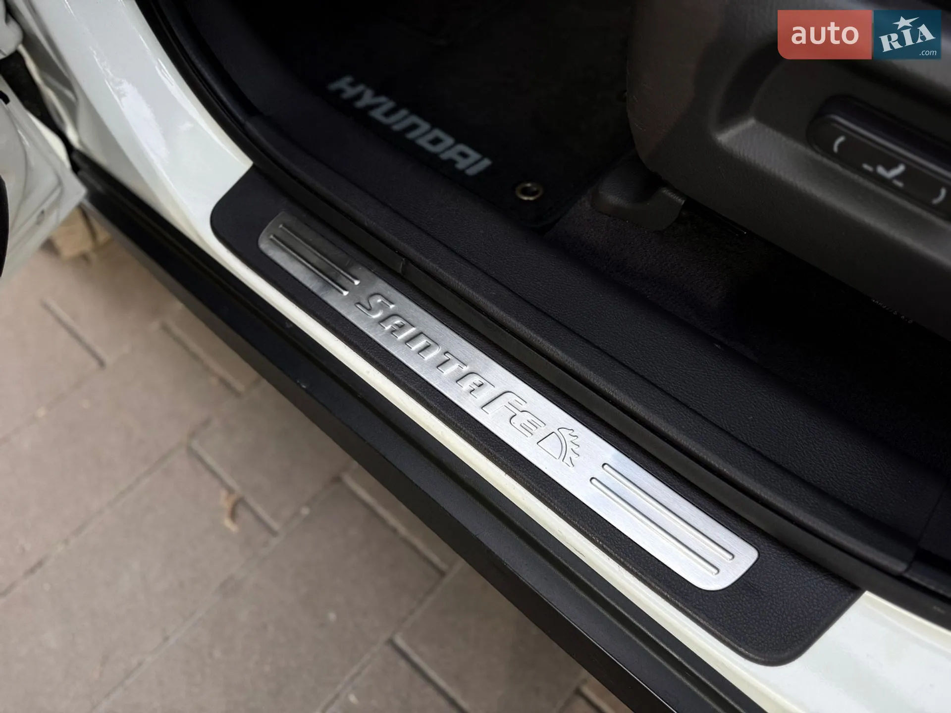 2011 Hyundai Santa Fe - мініатюра 36