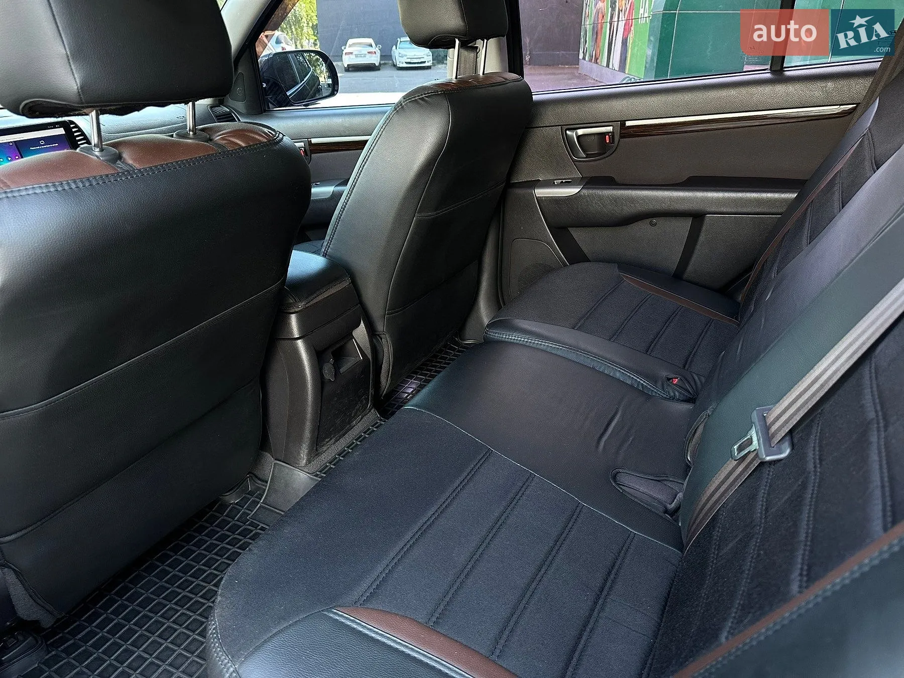 2010 Hyundai Santa Fe - мініатюра 24