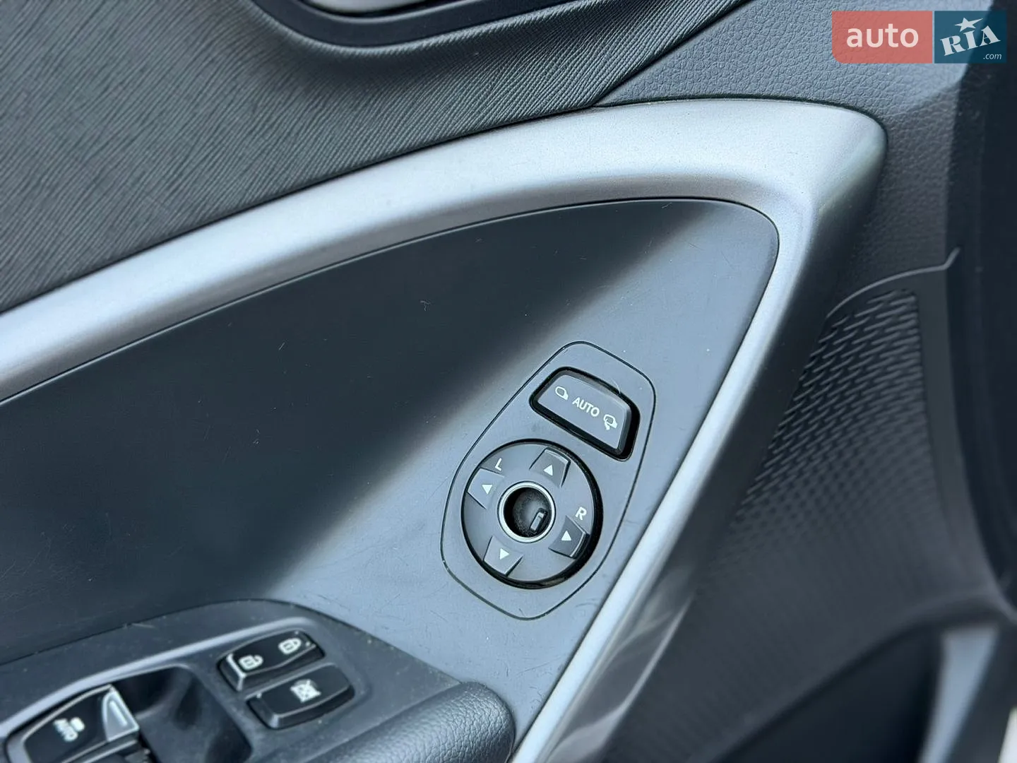 2012 Hyundai Santa Fe - мініатюра 35