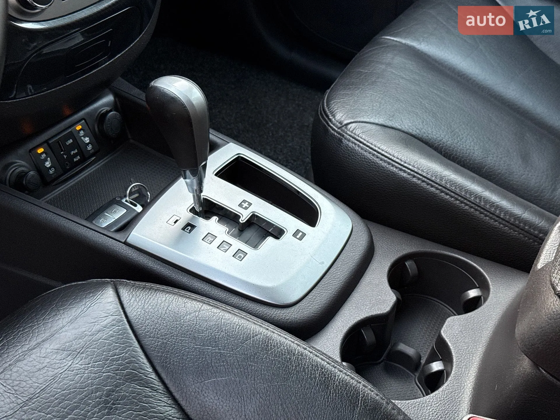 2010 Hyundai Santa Fe - мініатюра 30