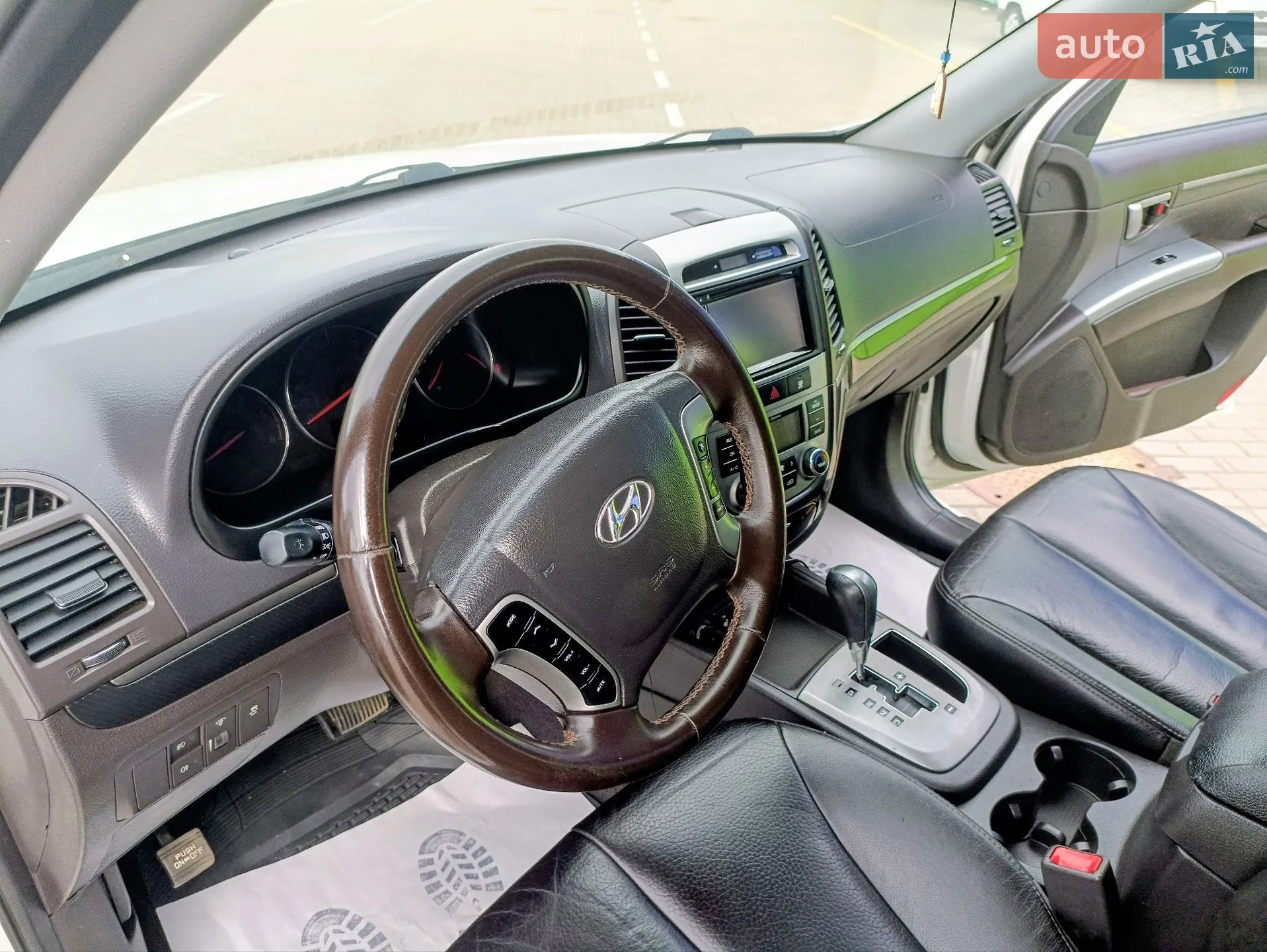 2010 Hyundai Santa Fe - мініатюра 28