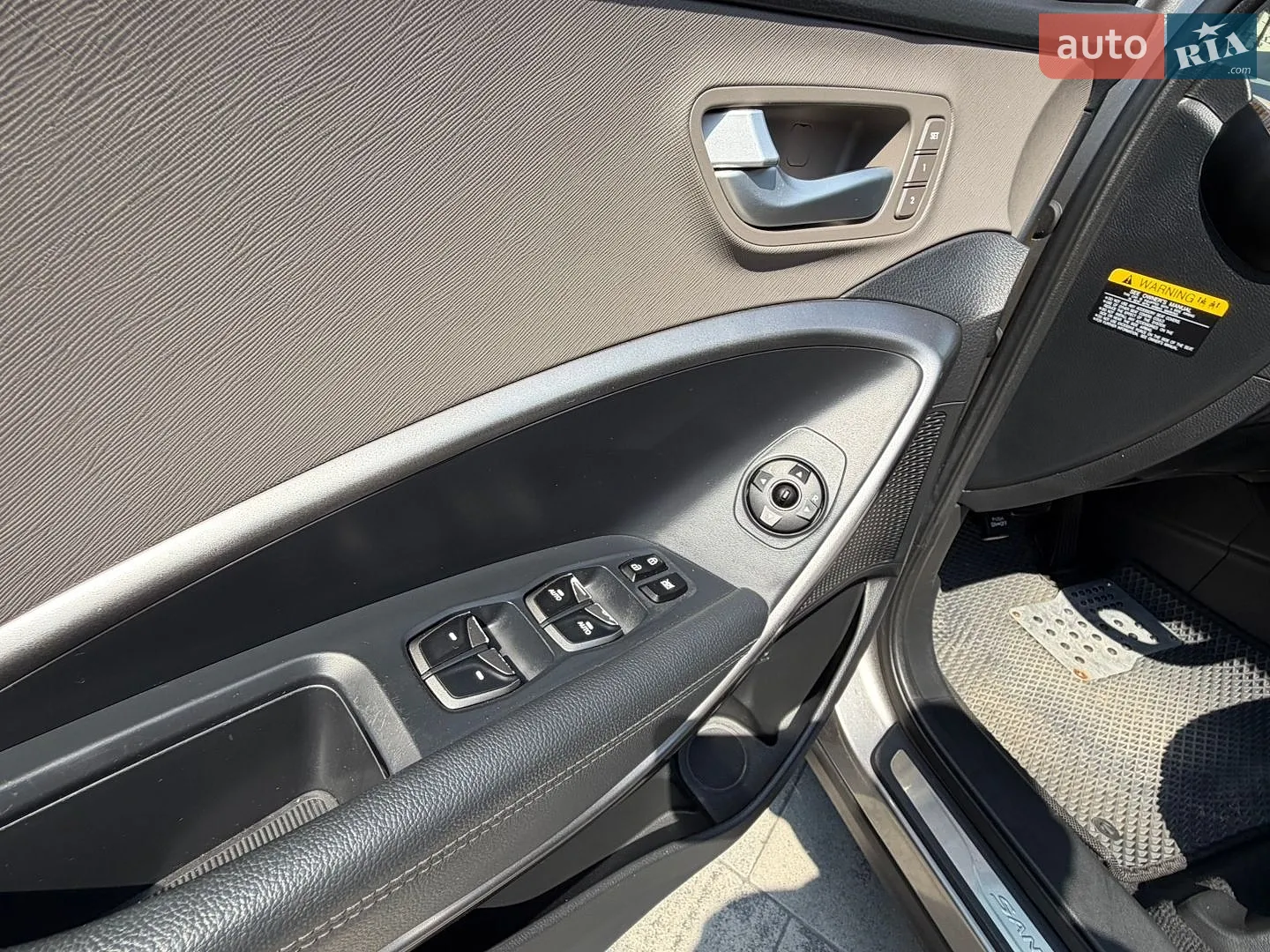 2016 Hyundai Santa Fe - мініатюра 17