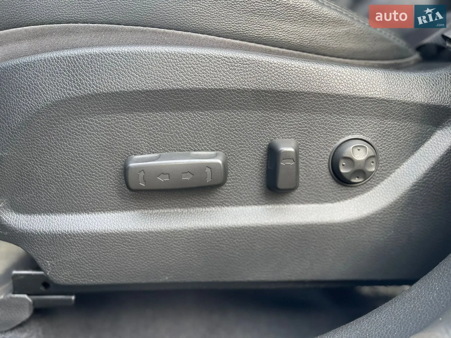 2015 Hyundai Santa Fe - мініатюра 16