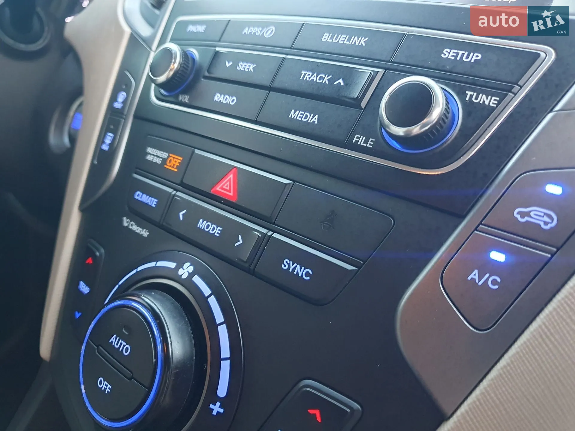 2017 Hyundai Santa Fe - мініатюра 28
