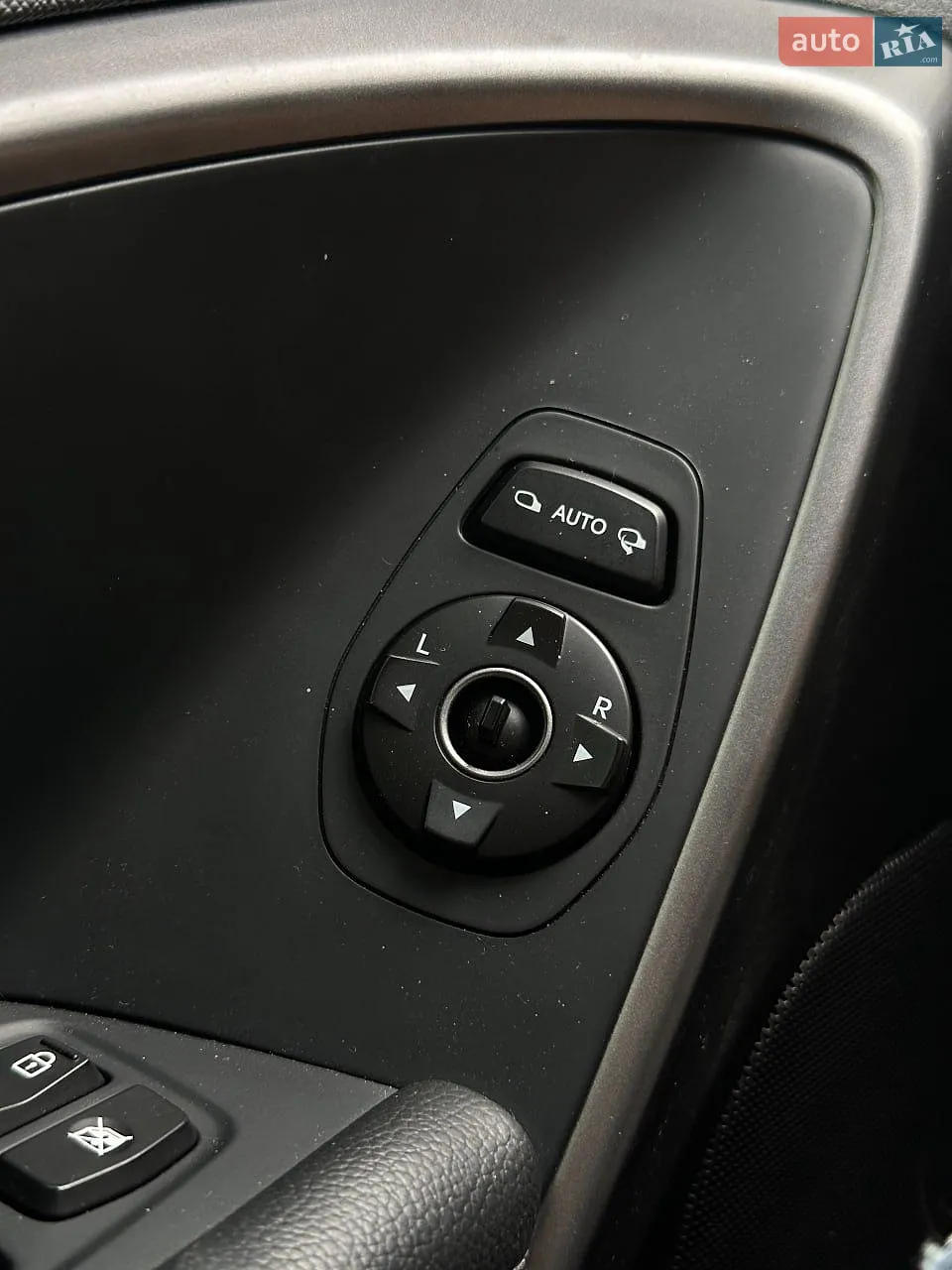 2013 Hyundai Santa Fe - мініатюра 33
