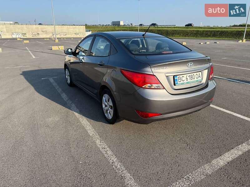 Седан Hyundai Solaris 2015 в Львове