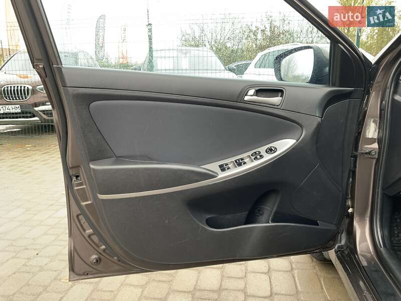 Седан Hyundai Solaris 2016 в Бердичеве