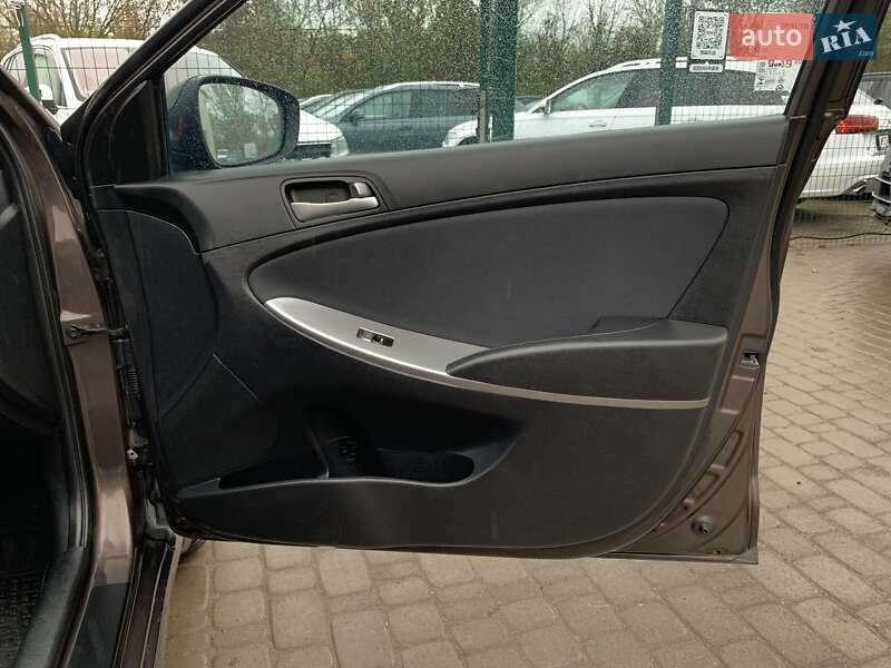 Седан Hyundai Solaris 2016 в Бердичеве