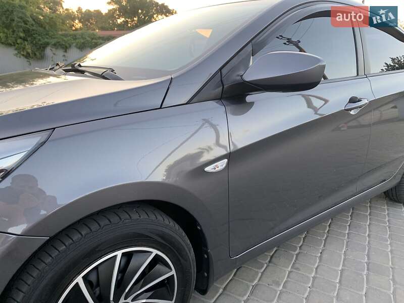 Седан Hyundai Solaris 2015 в Козельщине