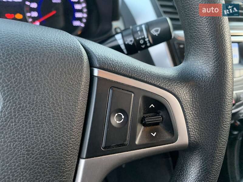 Седан Hyundai Solaris 2015 в Козельщине