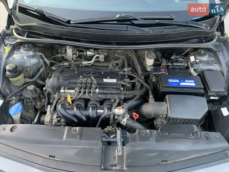 Седан Hyundai Solaris 2015 в Козельщине