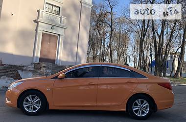 Седан Hyundai Sonata 2010 в Каменском