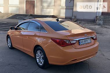 Седан Hyundai Sonata 2010 в Каменском