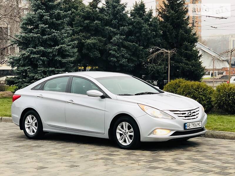 Hyundai sonata седан