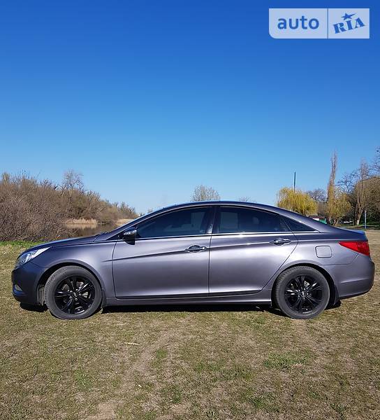 Седан Hyundai Sonata 2010 в Олешках