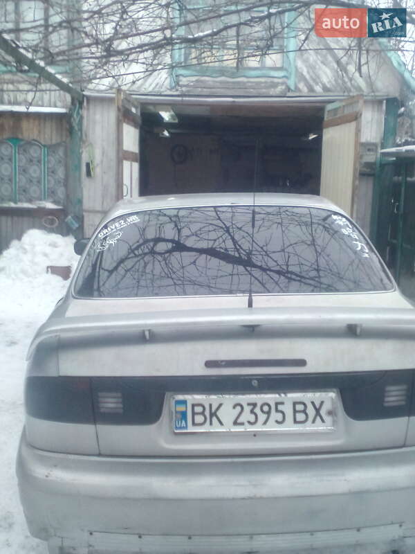Седан Hyundai Sonata 1994 в Дубровице