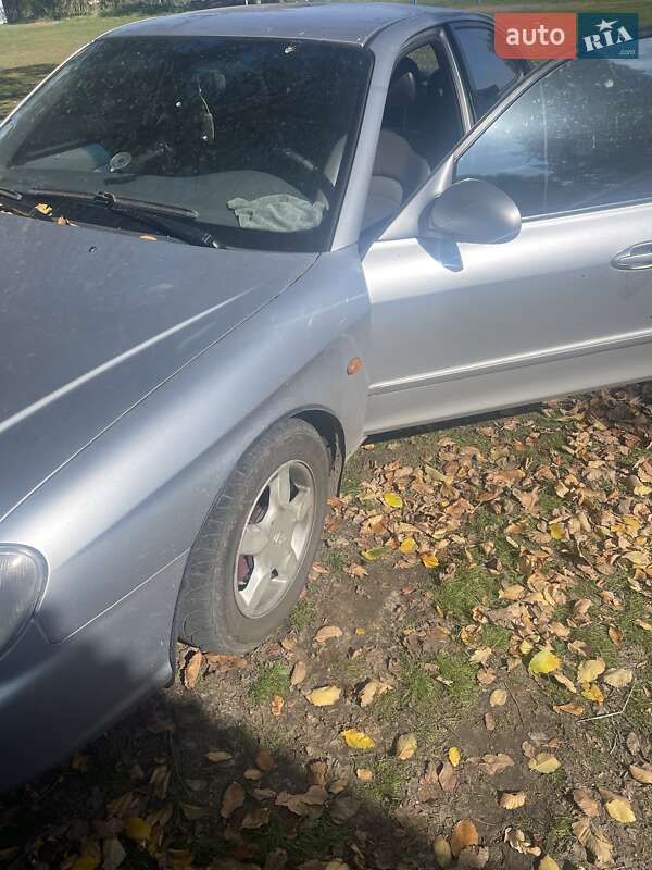 Седан Hyundai Sonata 2000 в Новому Бузі