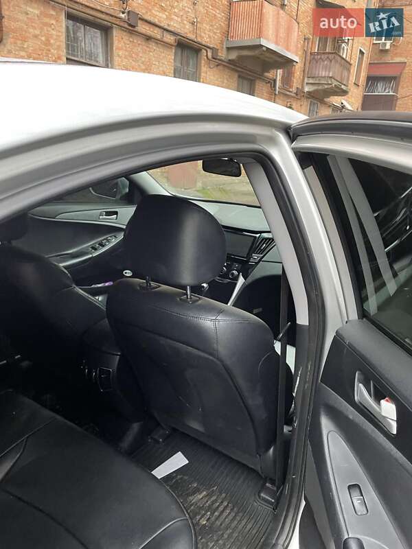 Седан Hyundai Sonata 2016 в Кривом Роге