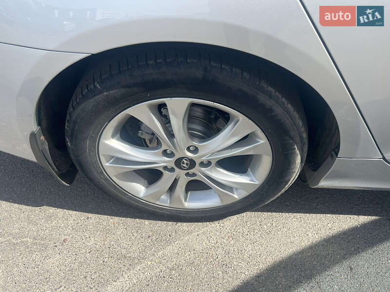 Седан Hyundai Sonata 2011 в Сумах