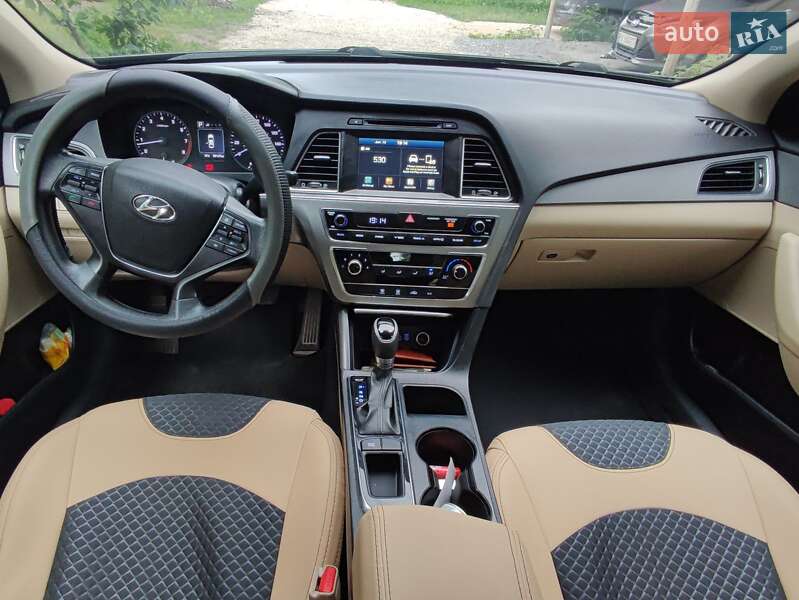 Седан Hyundai Sonata 2016 в Волочиске