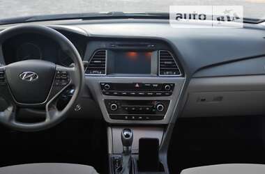 Седан Hyundai Sonata 2015 в Немирове