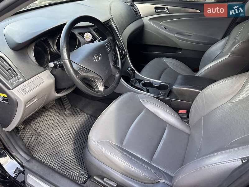 Седан Hyundai Sonata 2013 в Кривом Роге