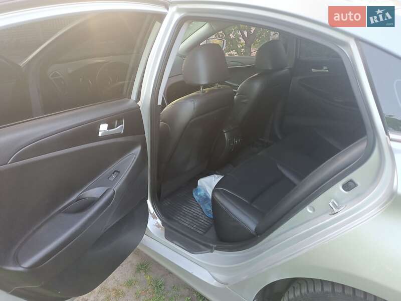 Седан Hyundai Sonata 2013 в Миргороде