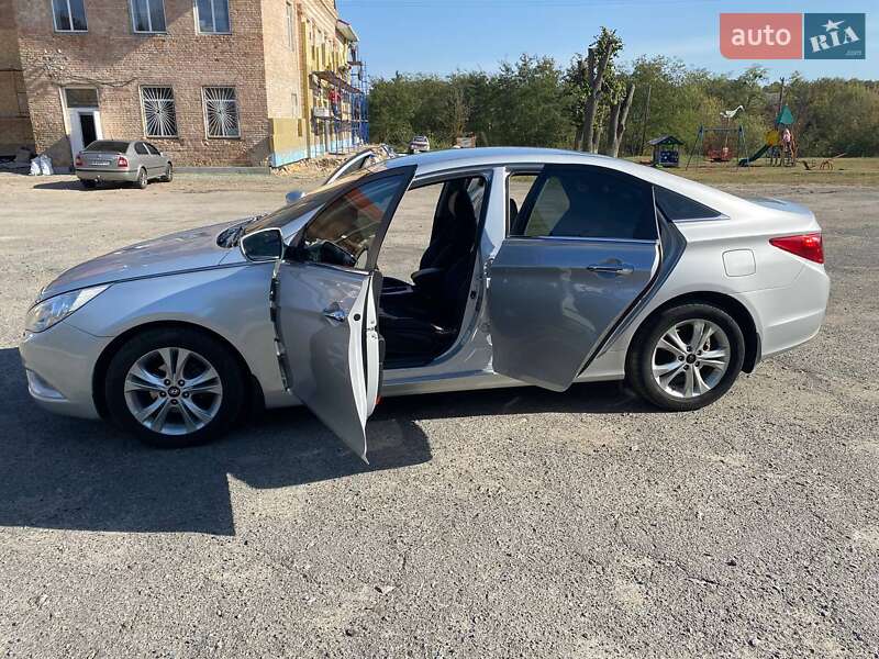 Седан Hyundai Sonata 2011 в Корсуне-Шевченковском