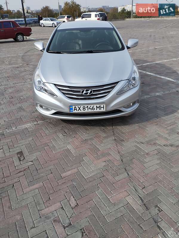 Hyundai Sonata 2011