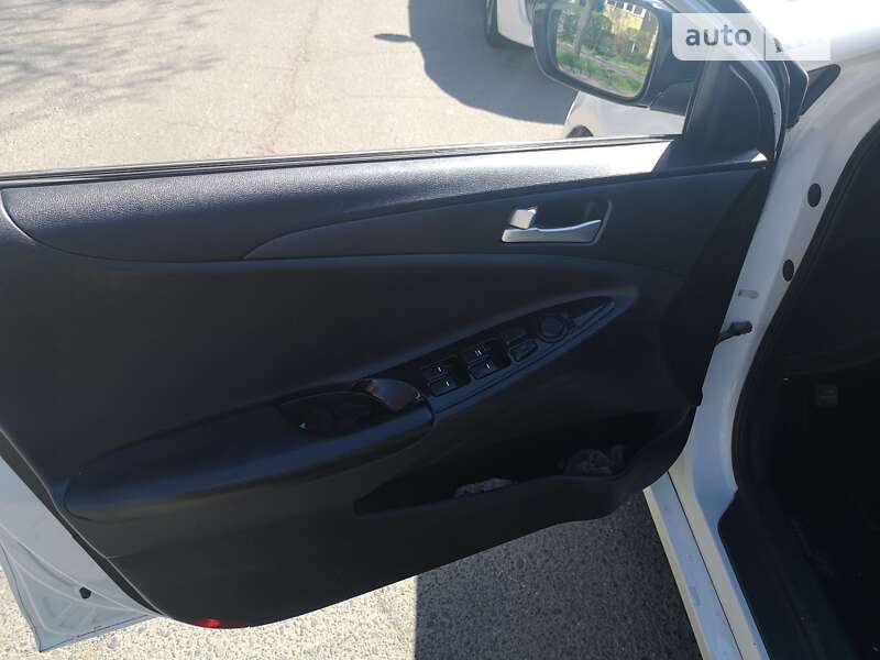 Седан Hyundai Sonata 2011 в Черноморске