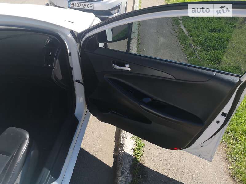 Седан Hyundai Sonata 2011 в Черноморске