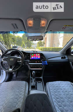 Седан Hyundai Sonata 2020 в Староконстантинове