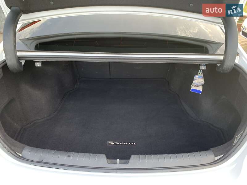 Седан Hyundai Sonata 2015 в Болграді