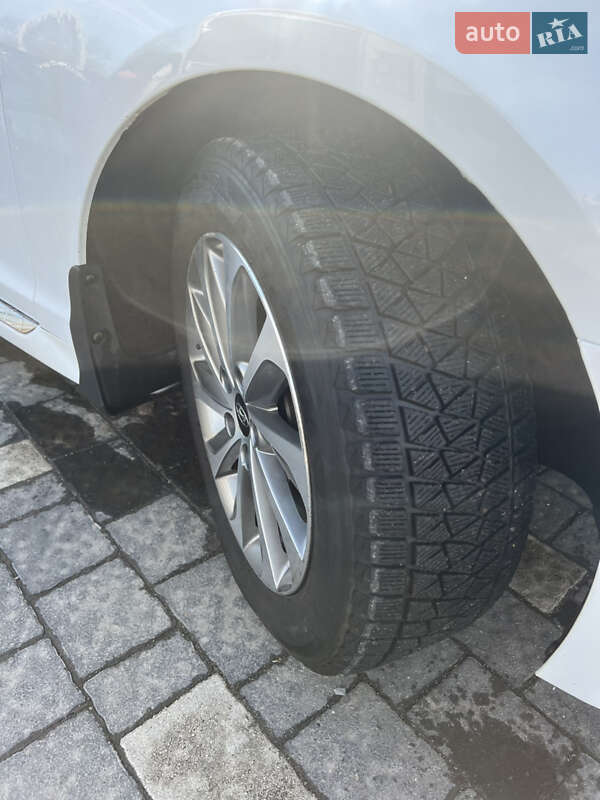 Седан Hyundai Sonata 2015 в Ужгороді