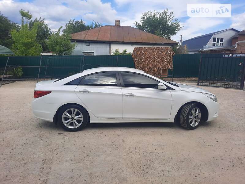 Седан Hyundai Sonata 2012 в Лебедине